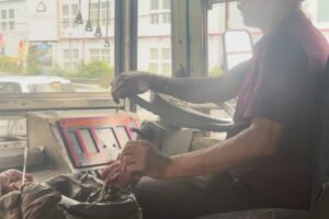 コルカタのバス車内